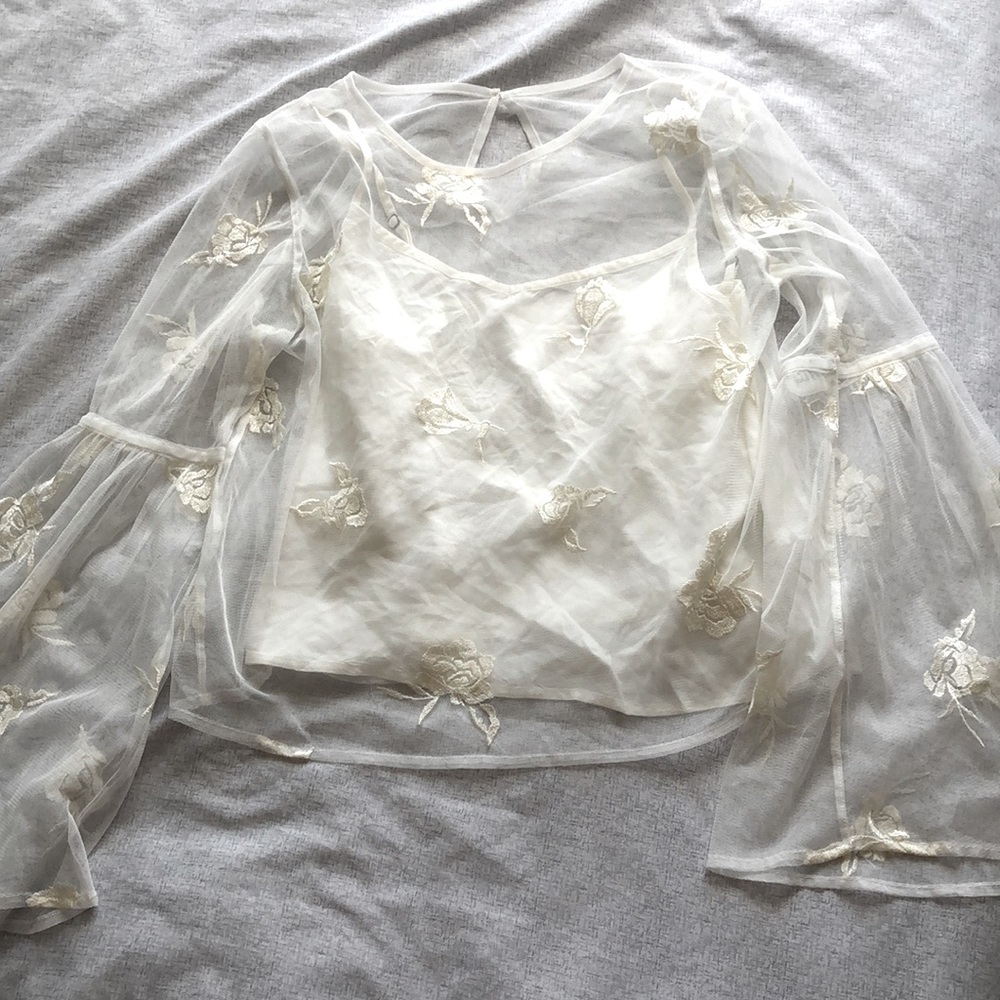 Cropped lace blouse